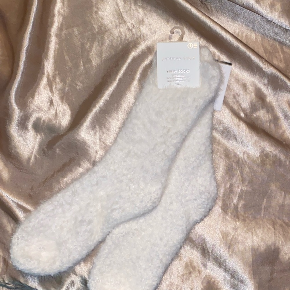 American Eagle Crew Socks fuzzy white NWT